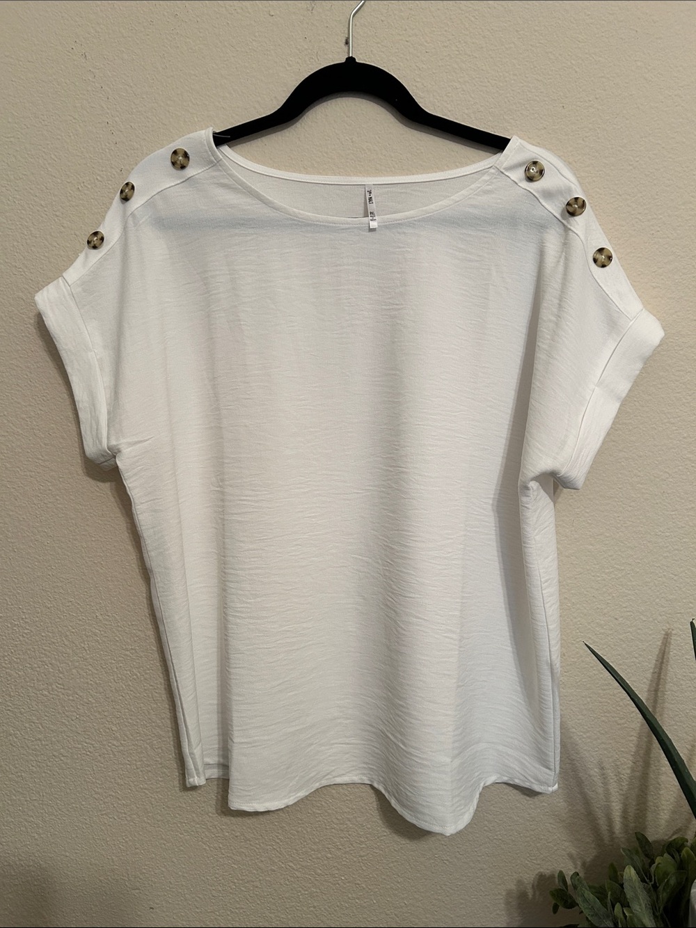 3RD  Malt Classic White Button-Shoulder Women’s Top